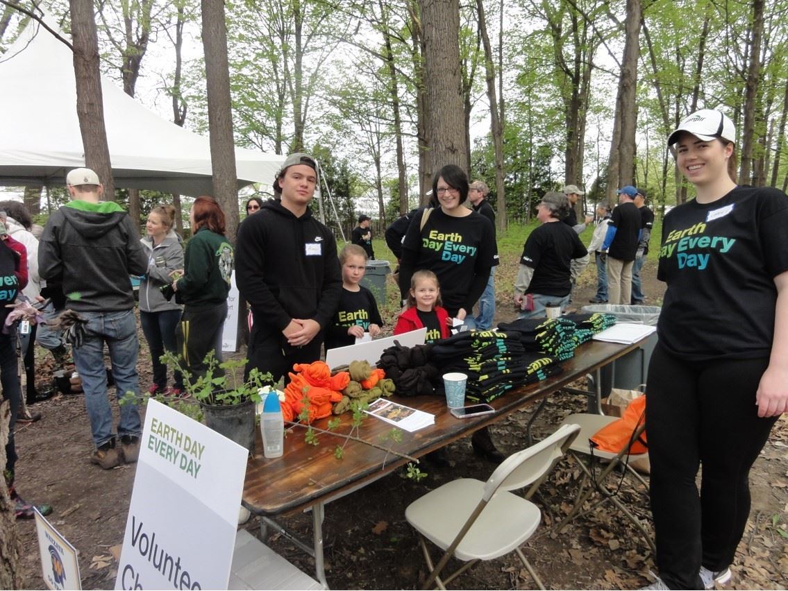 Far right, Lindsey Kaufmann, volunteer leader from from Cargill at check in table