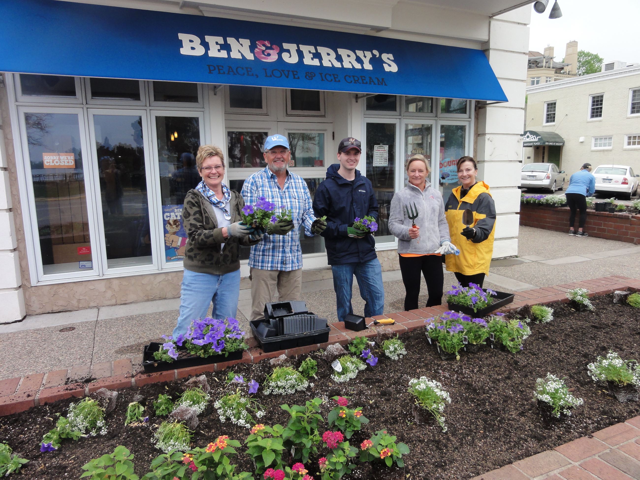 Volunteers at Dig It Day 2018
